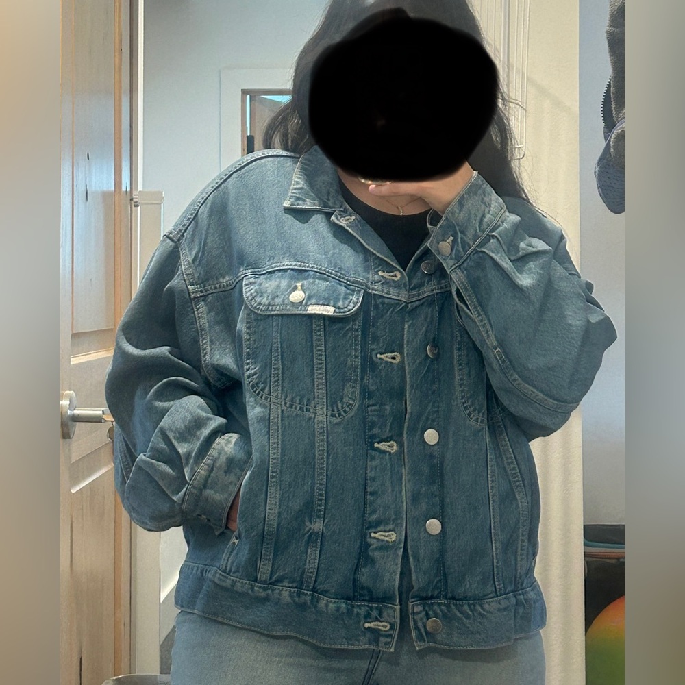 Lee x H&M Super Soft Denim Jacket
Size Large
Lightly Worn